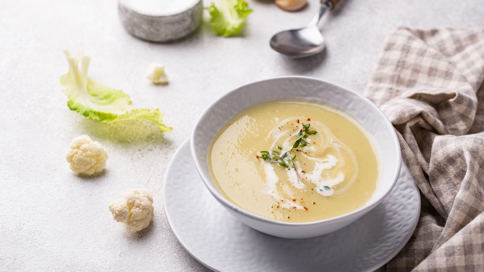 curried cauliflower soup recipe, Image of a bowl of curried cauliflower soup